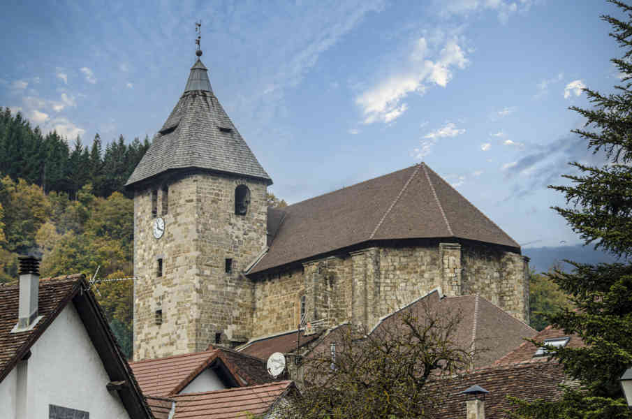 Comunidad Foral de Navarra 130 - Ochagavia - iglesia de San Juan Evangelista 01.jpg